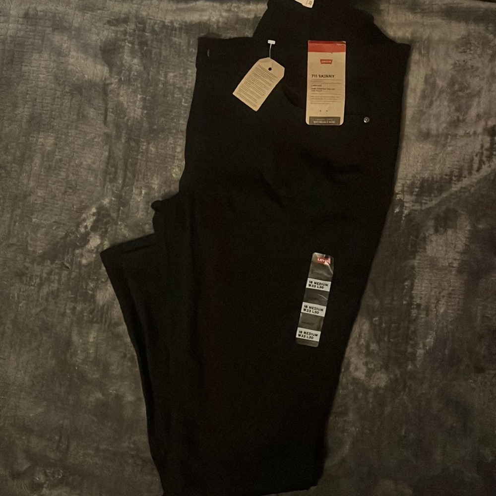 Women Black Levi’s